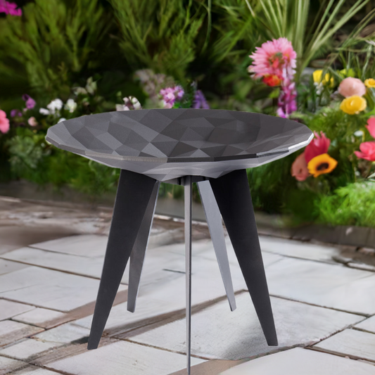 Feuerschale mit geometrischer 3D-Oberfläche im modernen Polygon-Design