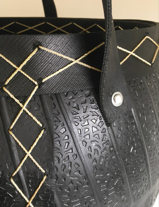 Upcycling-Holzkorb aus recycelten Reifen/Gummi weiße Nähte 45cm