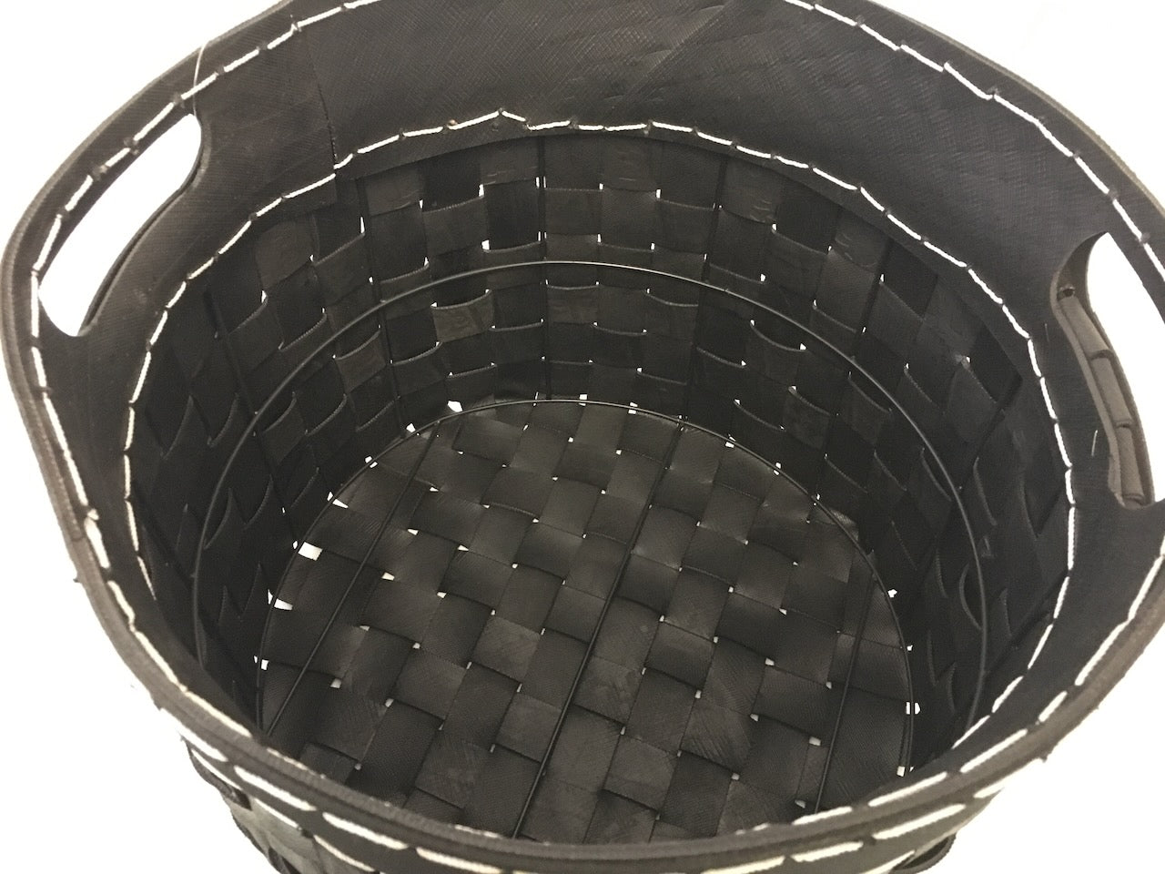Upcycling-Holzkorb aus recycelten & geflochtenen Reifen/Gummi 42cm