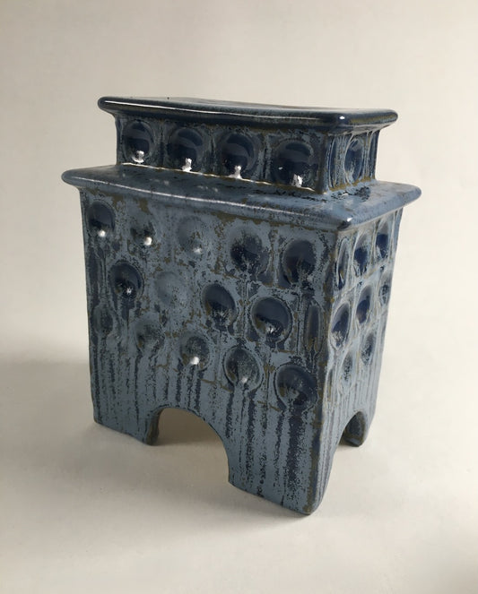 Keramik-Spardose "Kachelofen mit Schüsselkacheln"