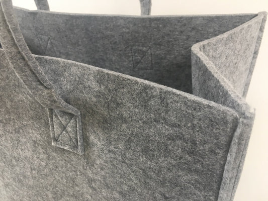 Tasche für Kaminholz aus hellgrauem Filz 50x25x26cm