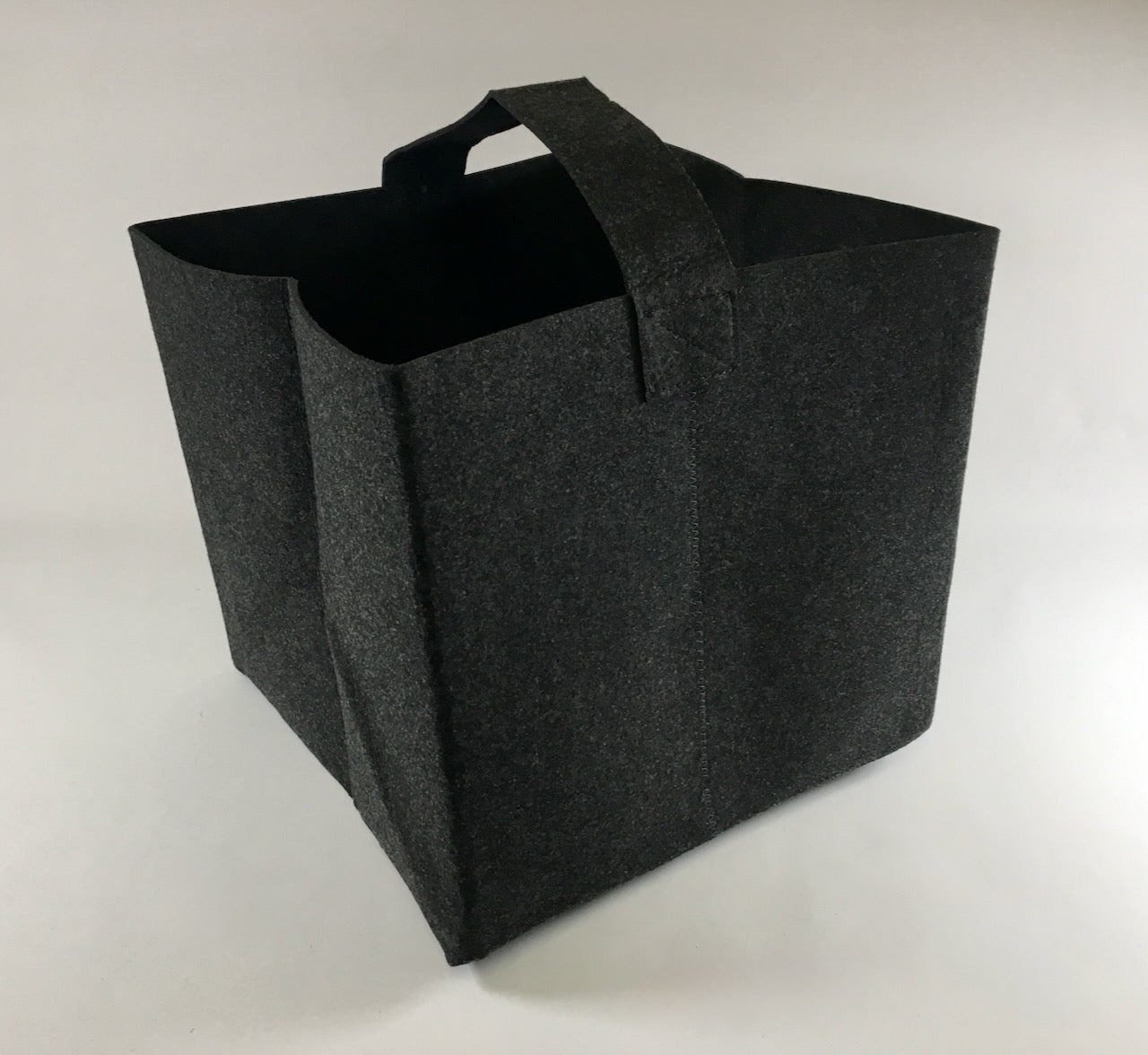 Tasche quadratisch für Kaminholz aus schwarzem Filz 37x34x33cm