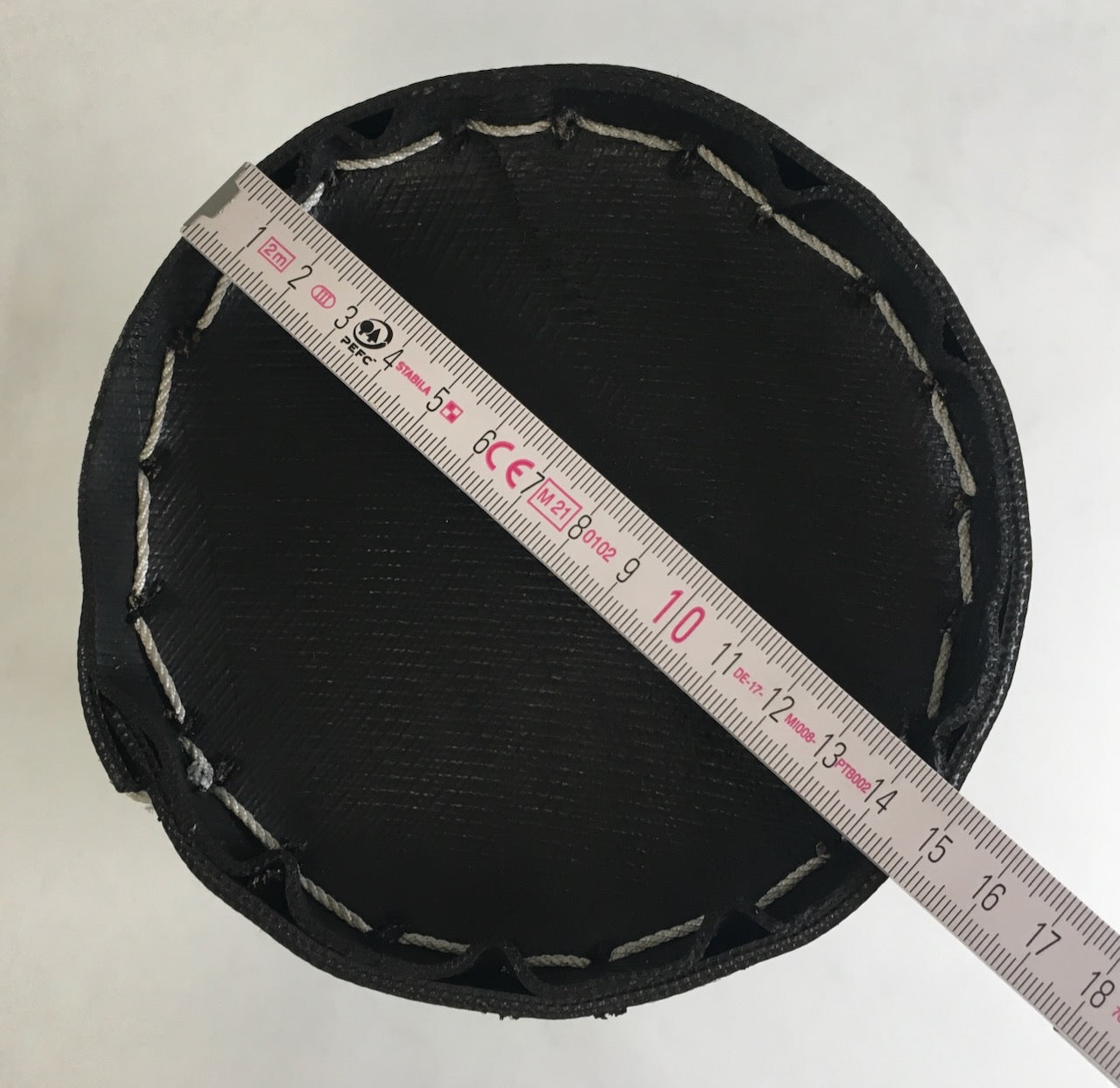 Upcycling-Box aus recyceltem Reifen als Aufbewahrung für Kaminanzünder 30cm