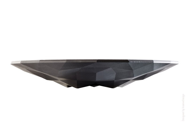 Feuerschale mit geometrischer 3D-Oberfläche im modernen Polygon-Design