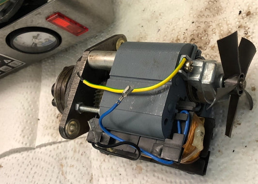 Durchsicht / Wartung Druckspeicherpumpe DSP 180/330 Ölpumpe