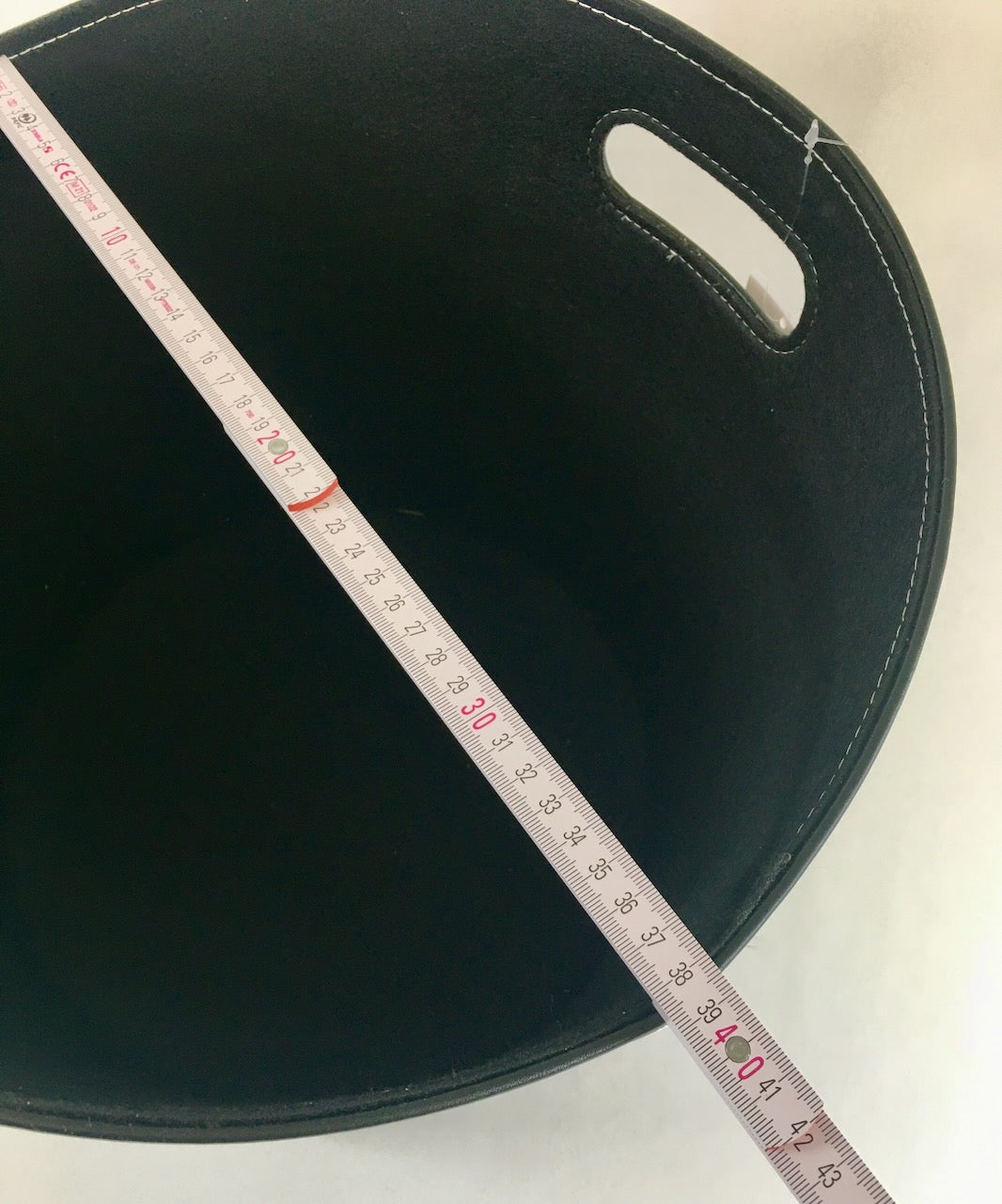 Tavolino da salotto rotondo in legno chiaro e metallo nero D90 cm BASSY Tavolino da salotto rotondo in legno chiaro e metallo nero D90 cm BASSY