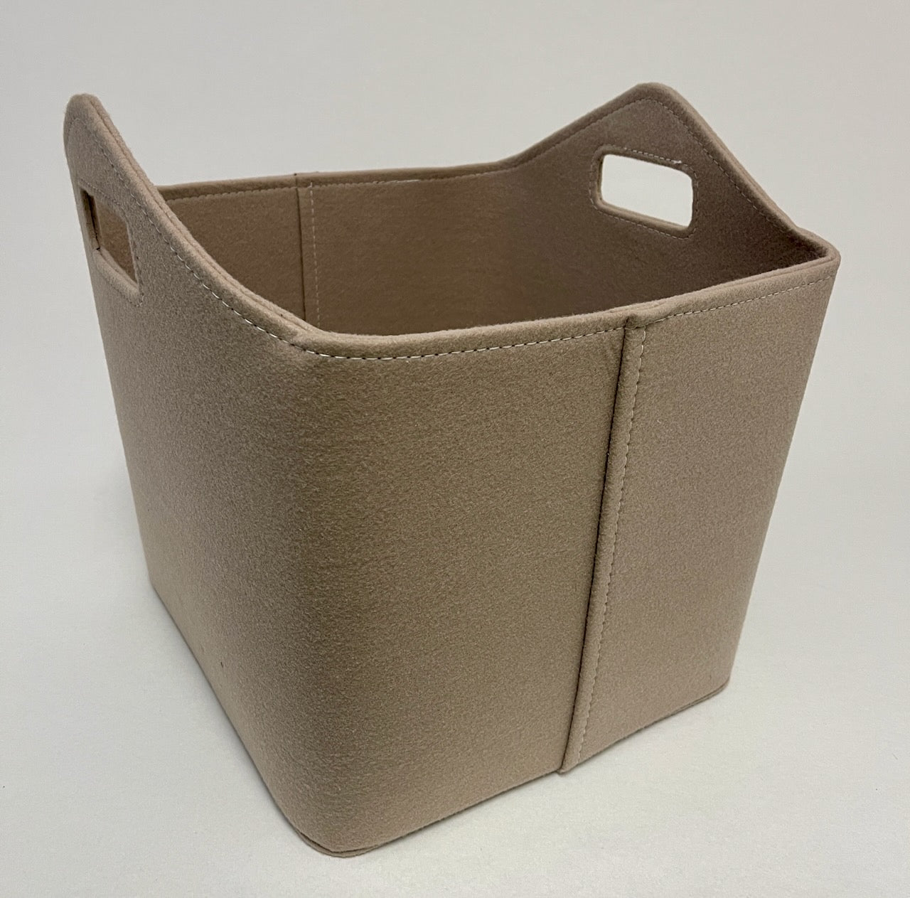 Hochwertiger Kaminholzkorb aus beige-farbenen Filz