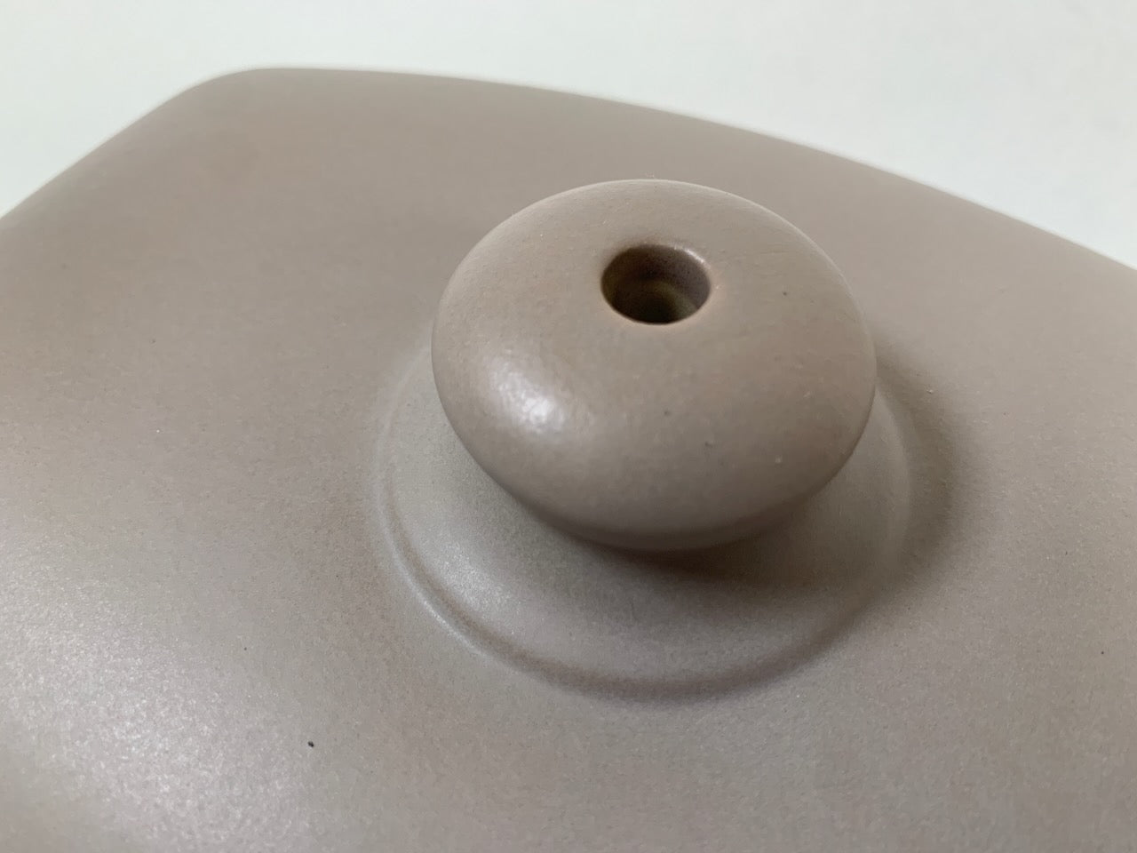 Handgefertigte Bratapfel Backform aus Keramik GRAU