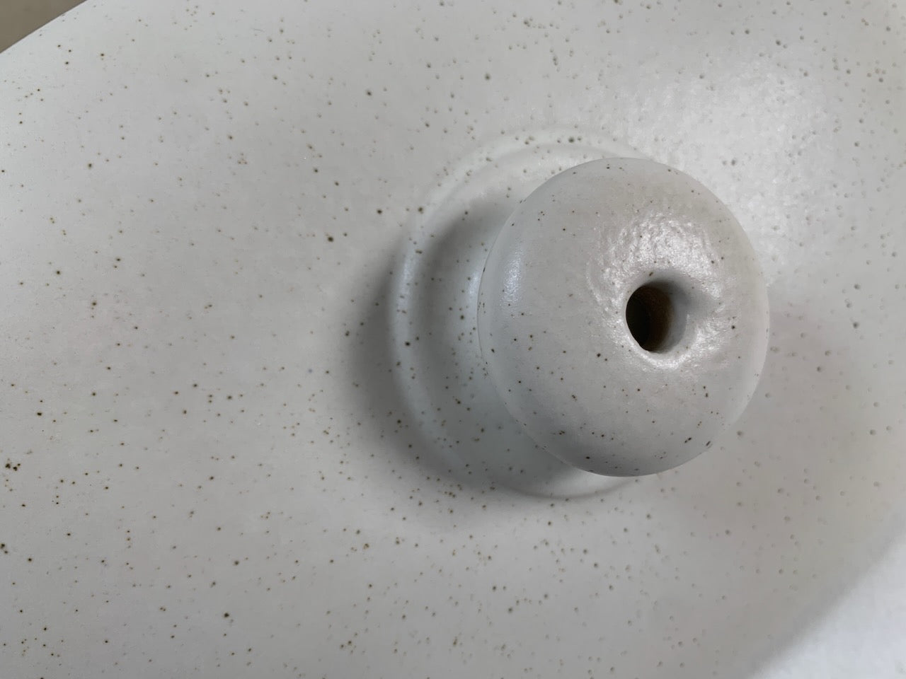 Handgefertigte Bratapfel Backform aus Keramik SAHARA Beige