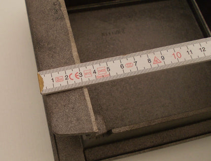Kachelofentür 22x27cm mit Hakenverschluss aus Guss