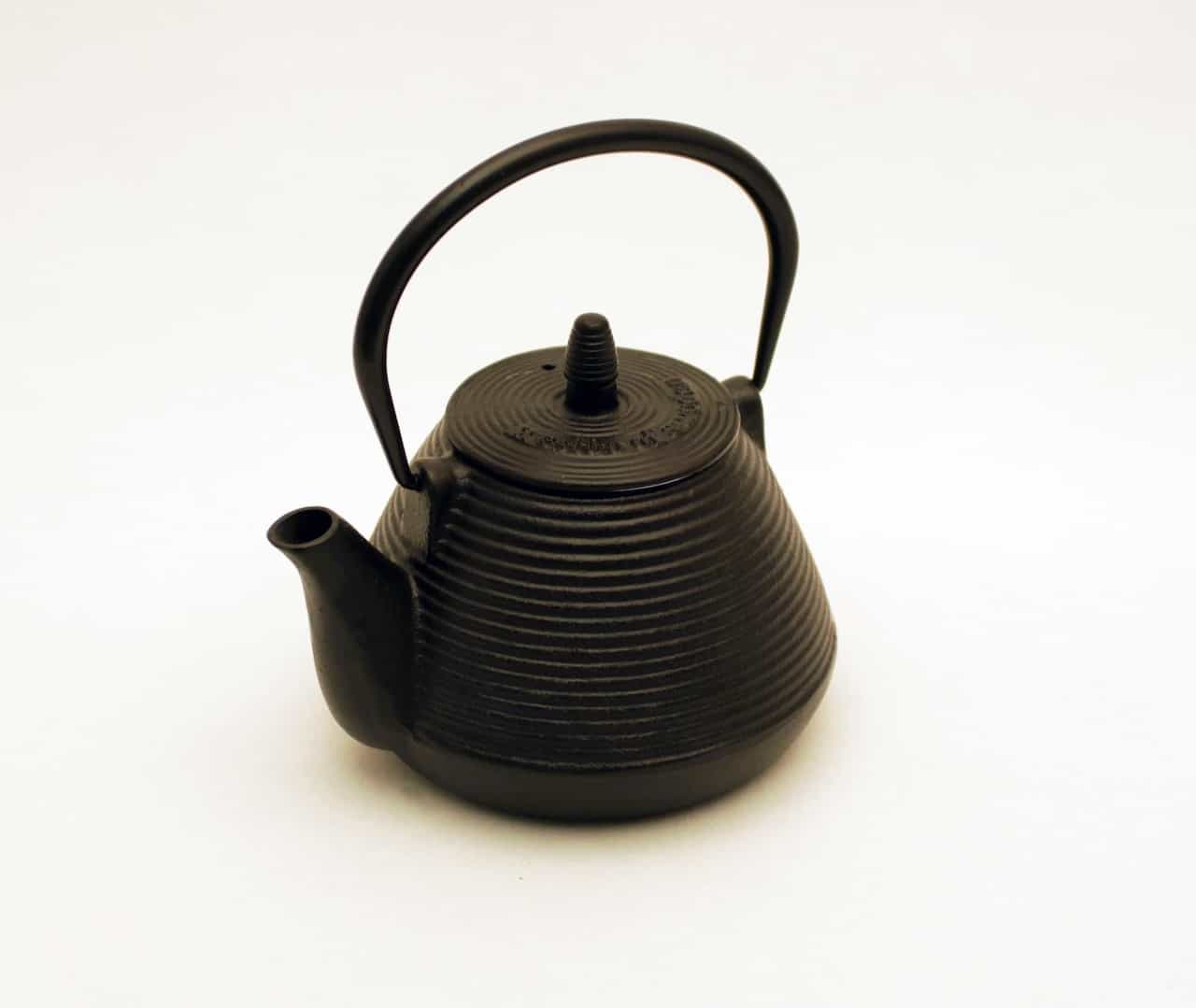Teekanne mit Teesieb aus Gusseisen 0,7ltr